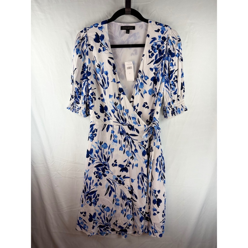 Banana Republic Blue White Floral Wrap Dress Short Sleeve Smocked V-Neck Size 2 - Picture 1 of 7